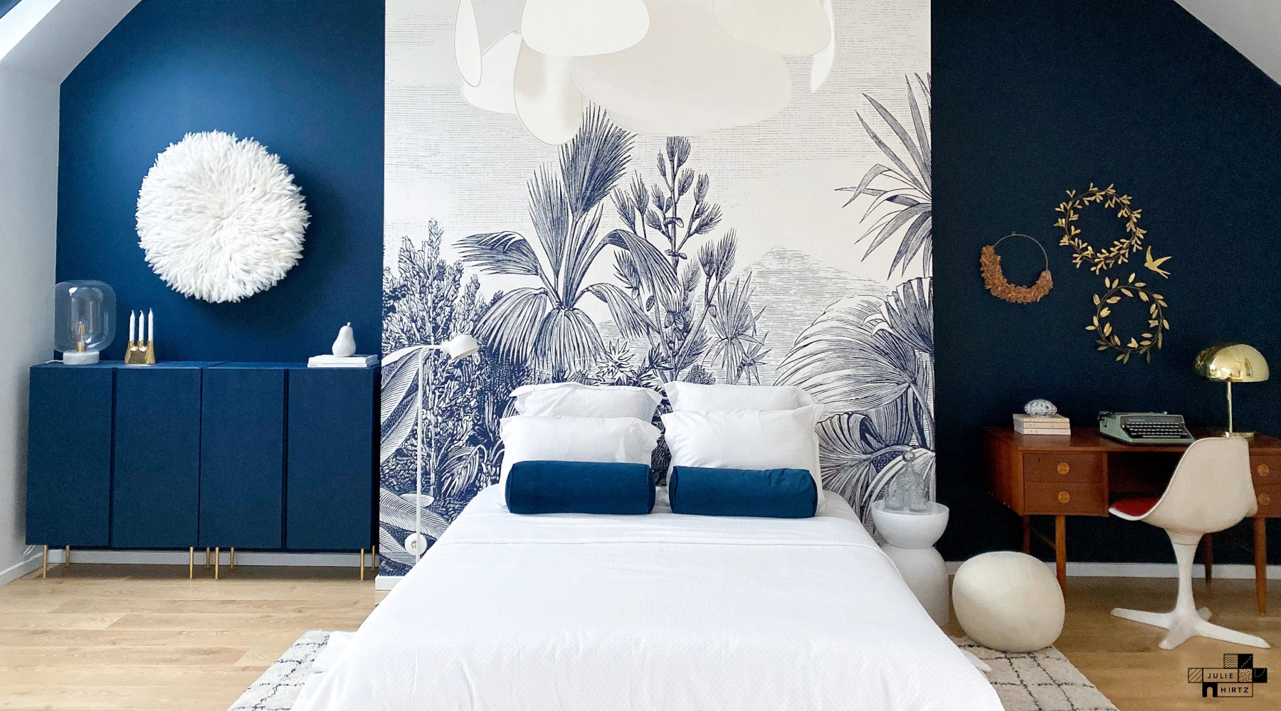 photo d'une chambre parentale bleue à Saint-Malo transformée par la décoration d'intérieur