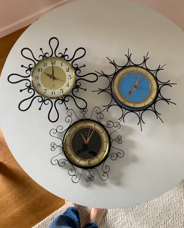 3 Horloges / Pendules murales vintage en fer forgé