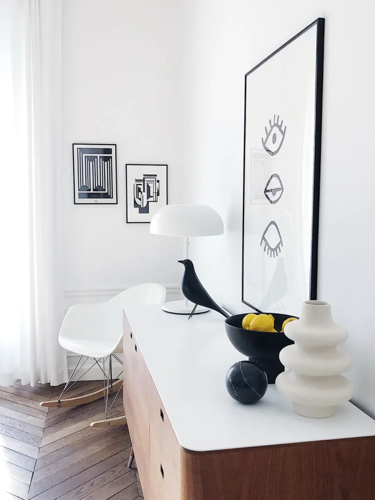 Rénovation complète d'un appartement haussmannien à Paris • Enfilade scandinave, décoration minimaliste