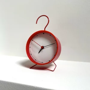 Horloge rouge à poser ou suspendre IKEA vintage modèle SNIFFA