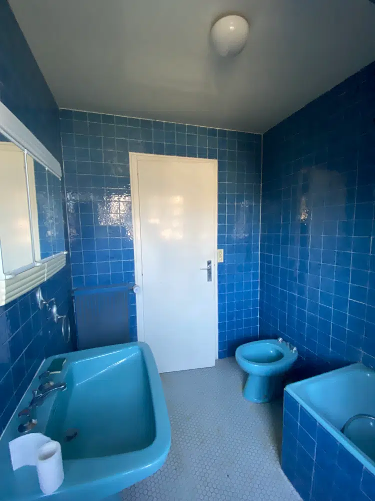 Rénovation maison néo bretonne, salle de bain bleue
